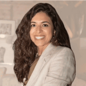 Irene Martín García, Profesional especializada en estrategia, transformación y gestión de proyectos. Con +10 años de experiencia, combina consultoría y docencia en metodologías ágiles en empresas y escuelas de negocio.