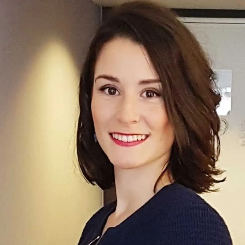 Elena Barrajón Fernández, Especialista