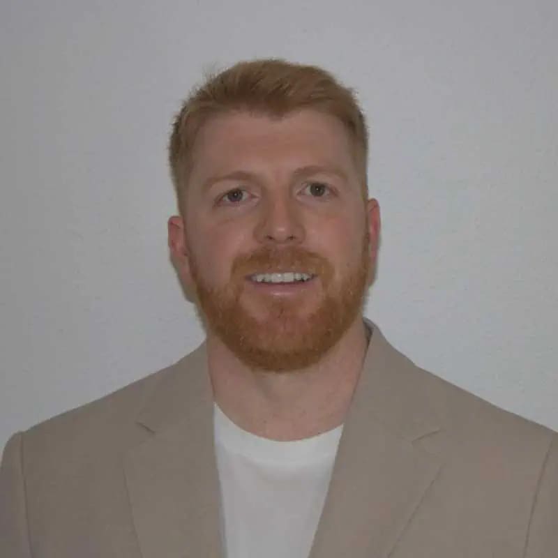 Luis Ignacio De Amores Cabello, Especialista